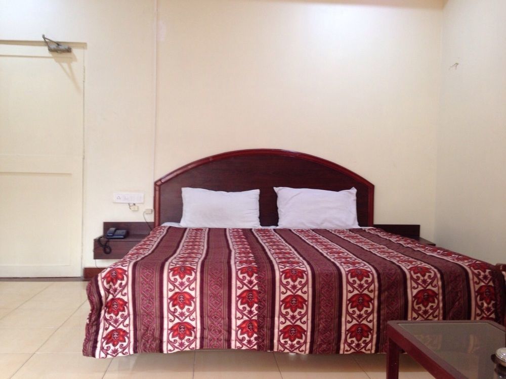โอโย 47526 โฮเต็ล หิมาลัย เรซิเดนซี Hotel เชนไน ภายนอก รูปภาพ